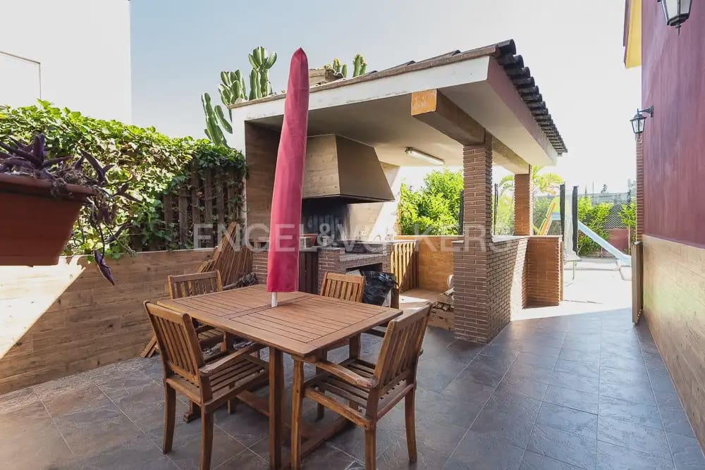 4 bedroom Villa for rent in Paterna with pool garage - € 3,500 (Ref: 9898123)