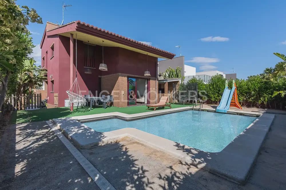 4 bedroom Villa for rent in Paterna with pool garage - € 3,500 (Ref: 9898123)