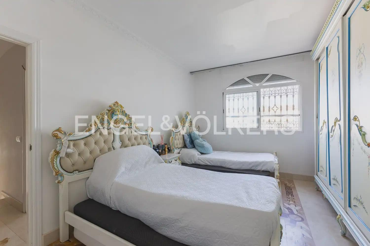 4 makuuhuone Paritalo myytävänä paikassa Valencia kaupunki - 820 000 € (Ref: 9898127)
