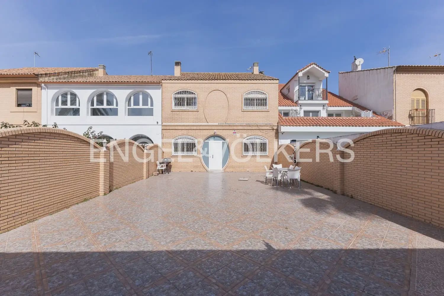 4 makuuhuone Paritalo myytävänä paikassa Valencia kaupunki - 820 000 € (Ref: 9898127)