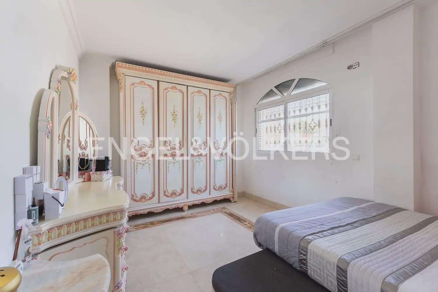 4 makuuhuone Paritalo myytävänä paikassa Valencia kaupunki - 820 000 € (Ref: 9898127)