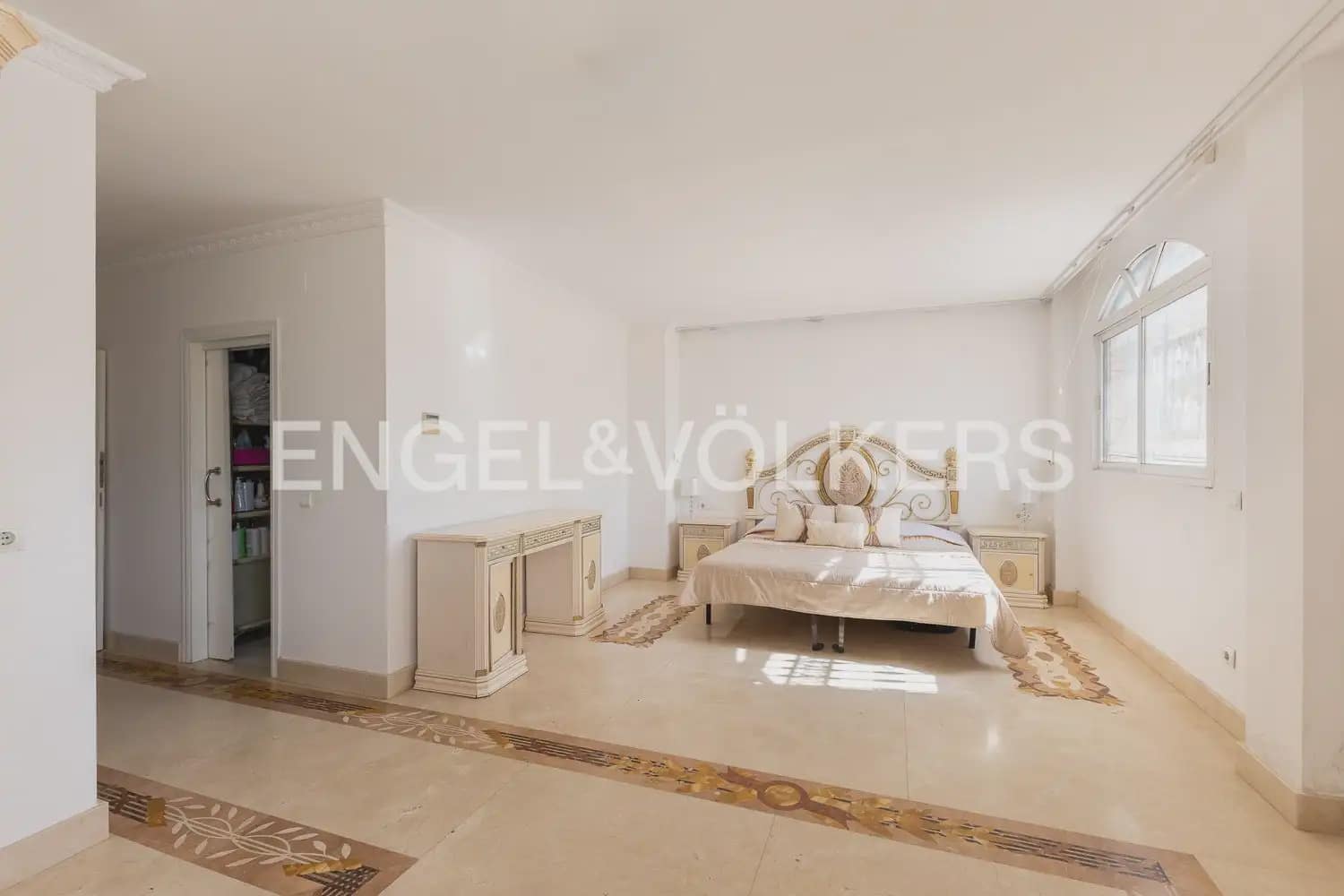 4 makuuhuone Paritalo myytävänä paikassa Valencia kaupunki - 820 000 € (Ref: 9898127)