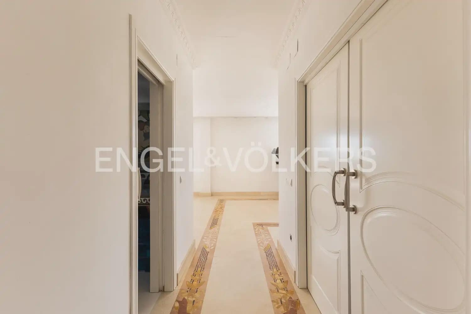 4 makuuhuone Paritalo myytävänä paikassa Valencia kaupunki - 820 000 € (Ref: 9898127)