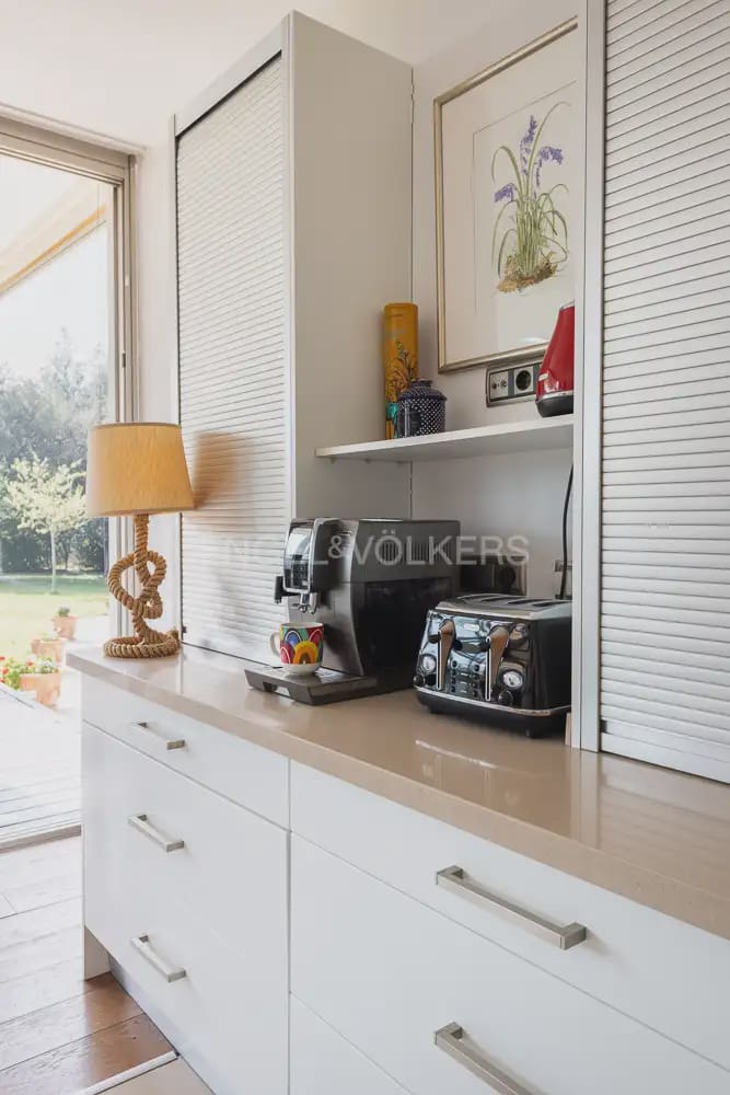 5 bedroom Villa for rent in Olocau with pool garage - € 4,000 (Ref: 9898128)