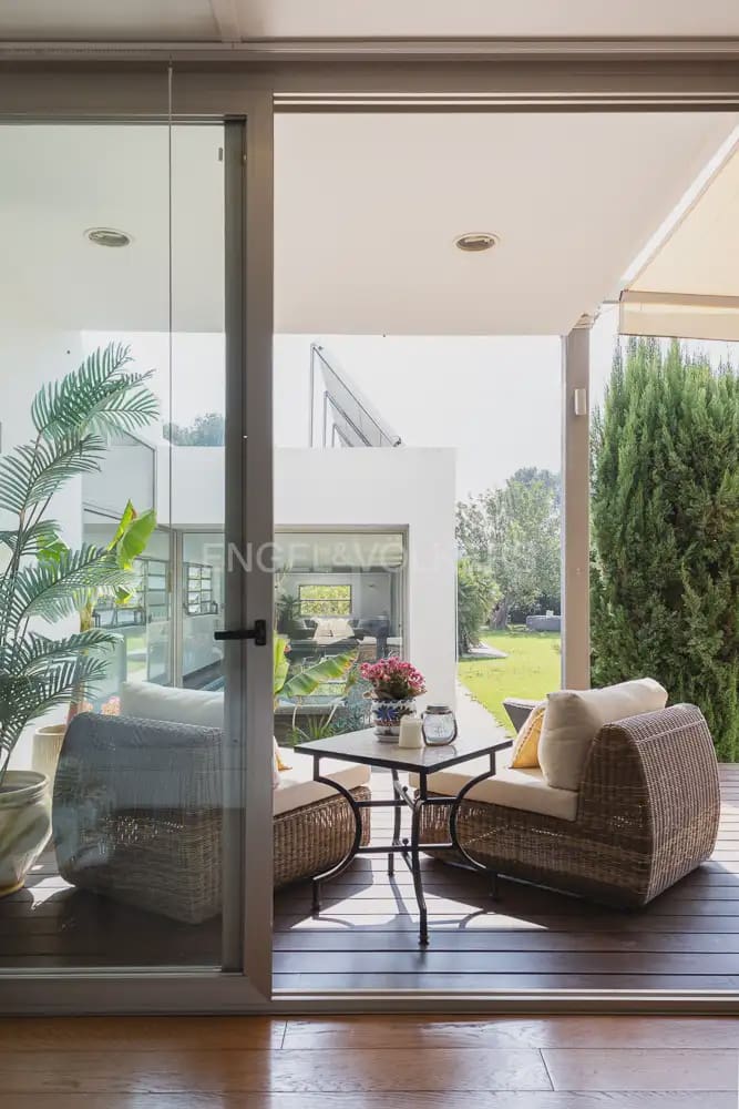 5 bedroom Villa for rent in Olocau with pool garage - € 4,000 (Ref: 9898128)