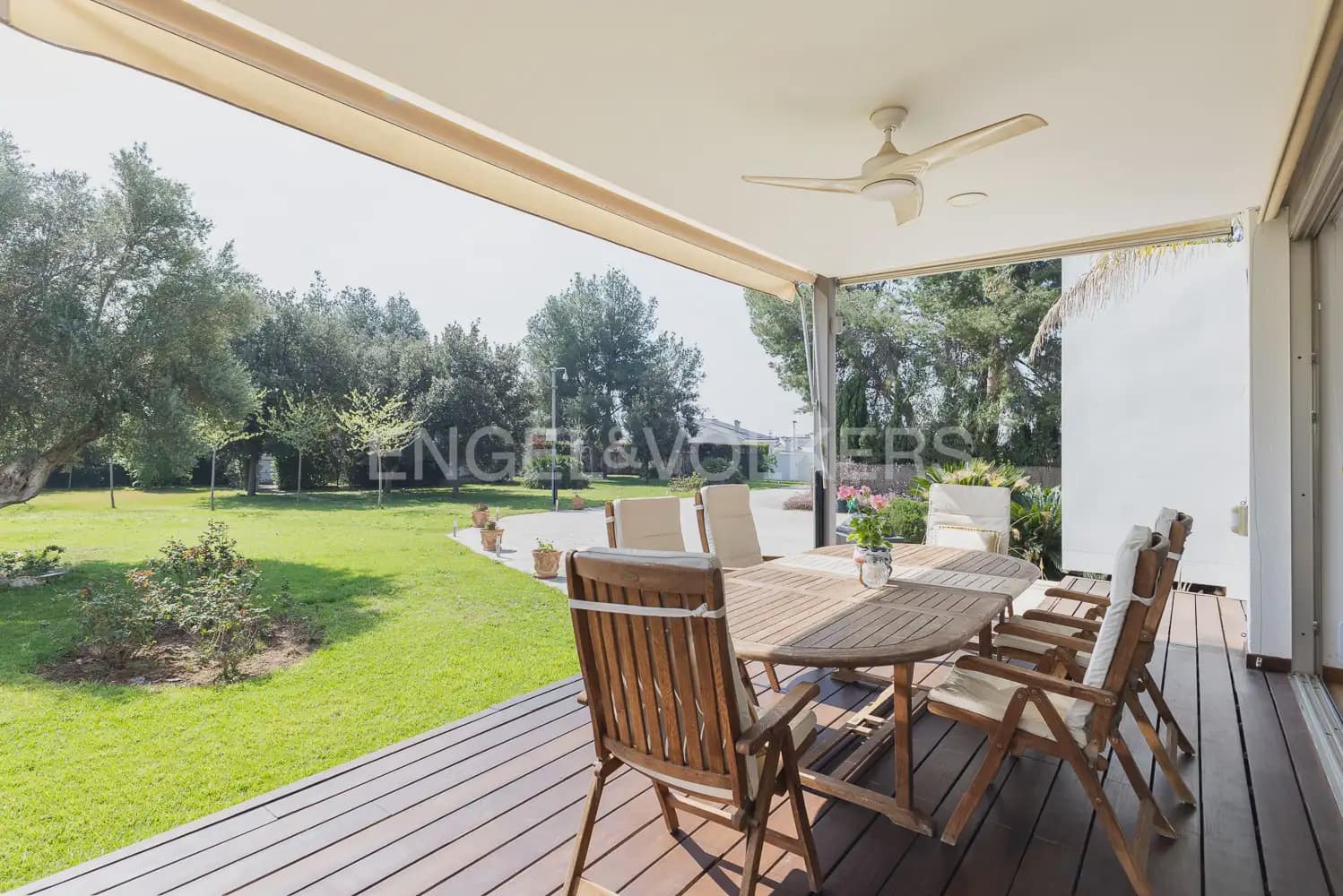 5 bedroom Villa for rent in Olocau with pool garage - € 4,000 (Ref: 9898128)