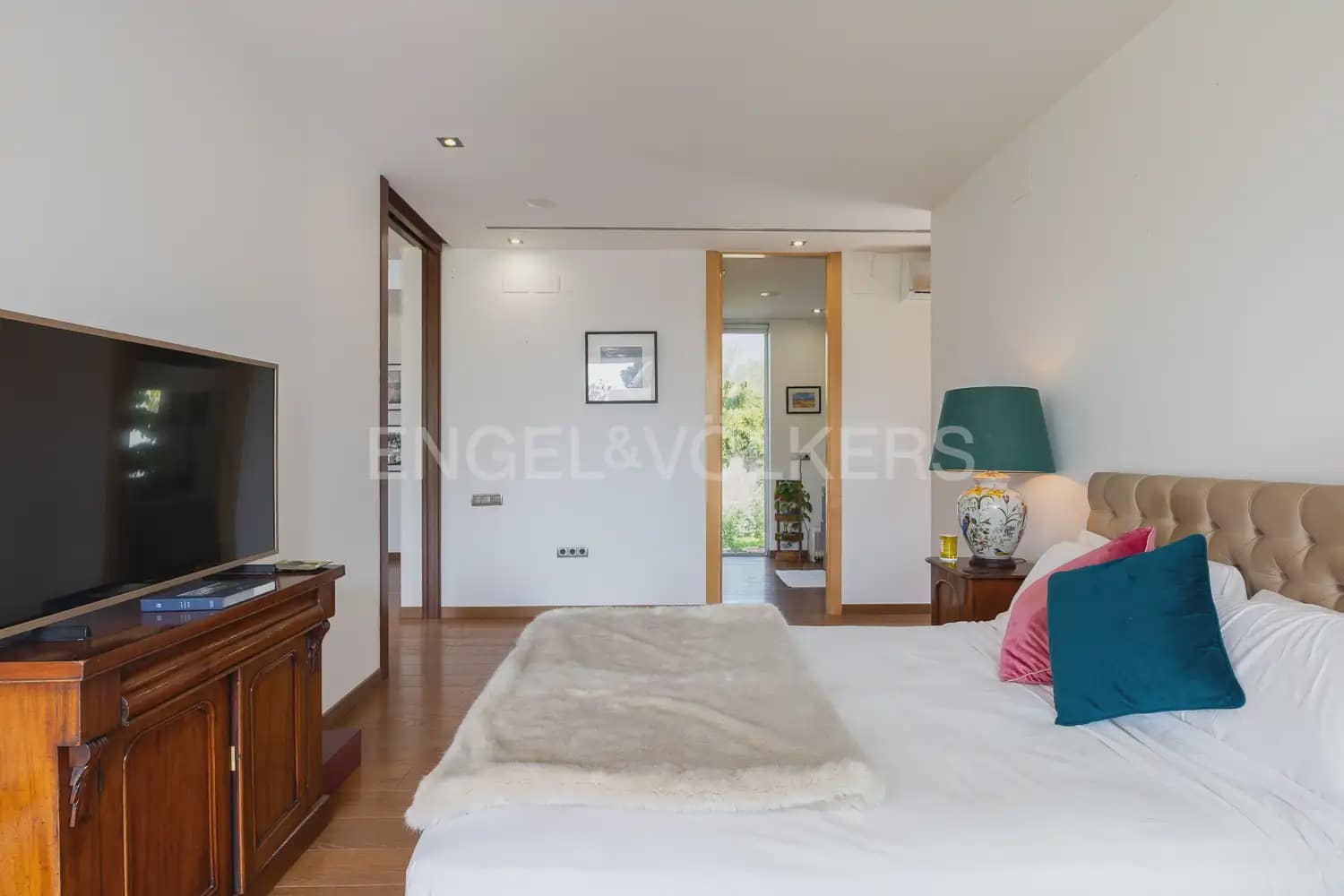 5 bedroom Villa for rent in Olocau with pool garage - € 4,000 (Ref: 9898128)