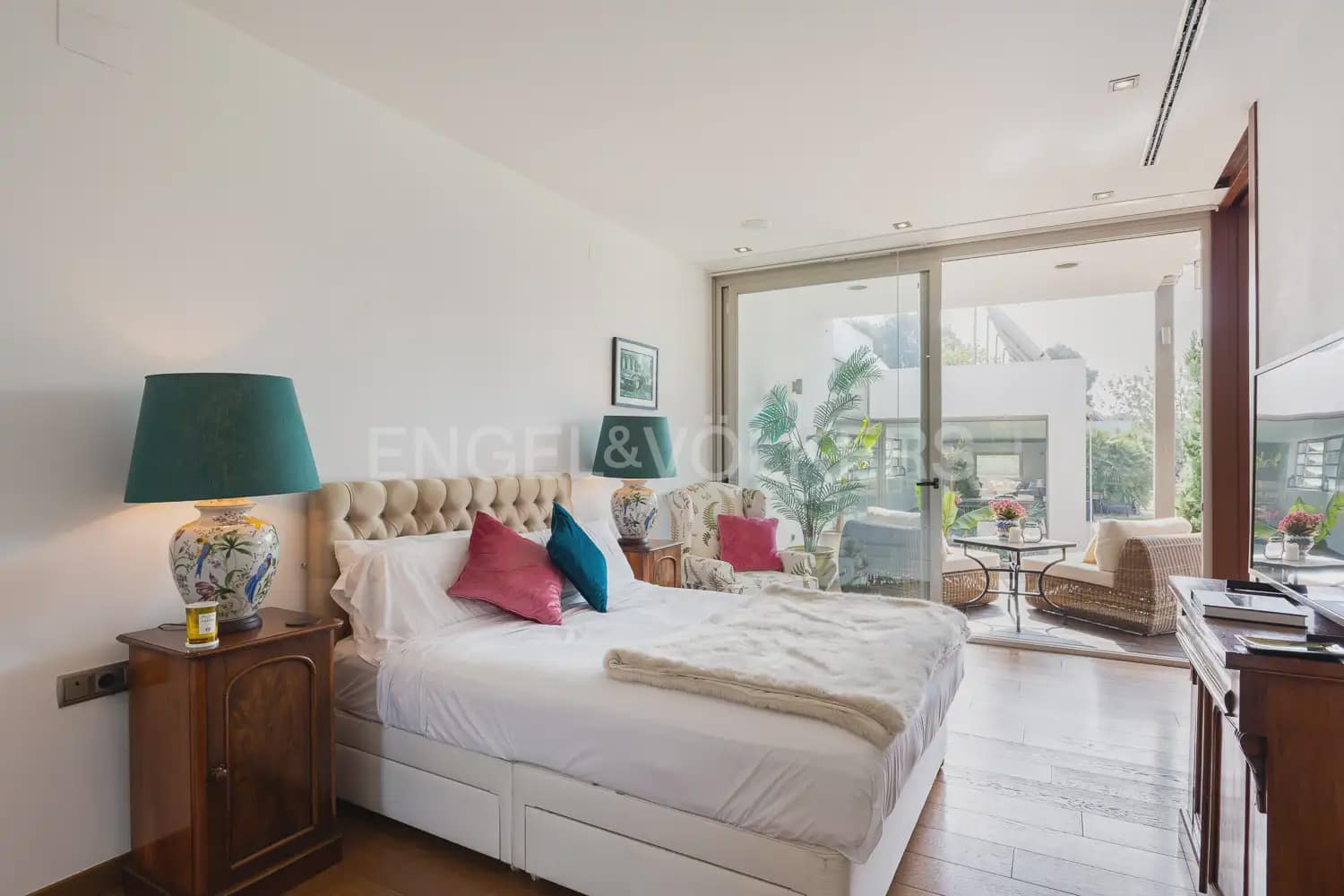 5 bedroom Villa for rent in Olocau with pool garage - € 4,000 (Ref: 9898128)