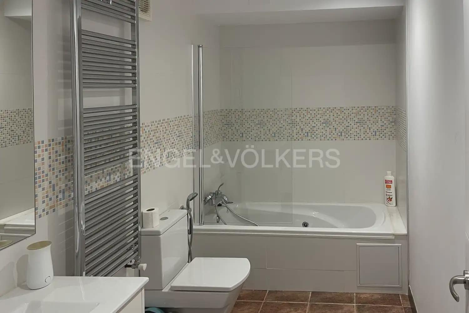 5 bedroom Villa for rent in Olocau with pool garage - € 4,000 (Ref: 9898128)