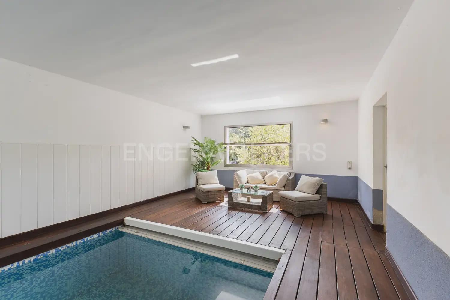 5 bedroom Villa for rent in Olocau with pool garage - € 4,000 (Ref: 9898128)
