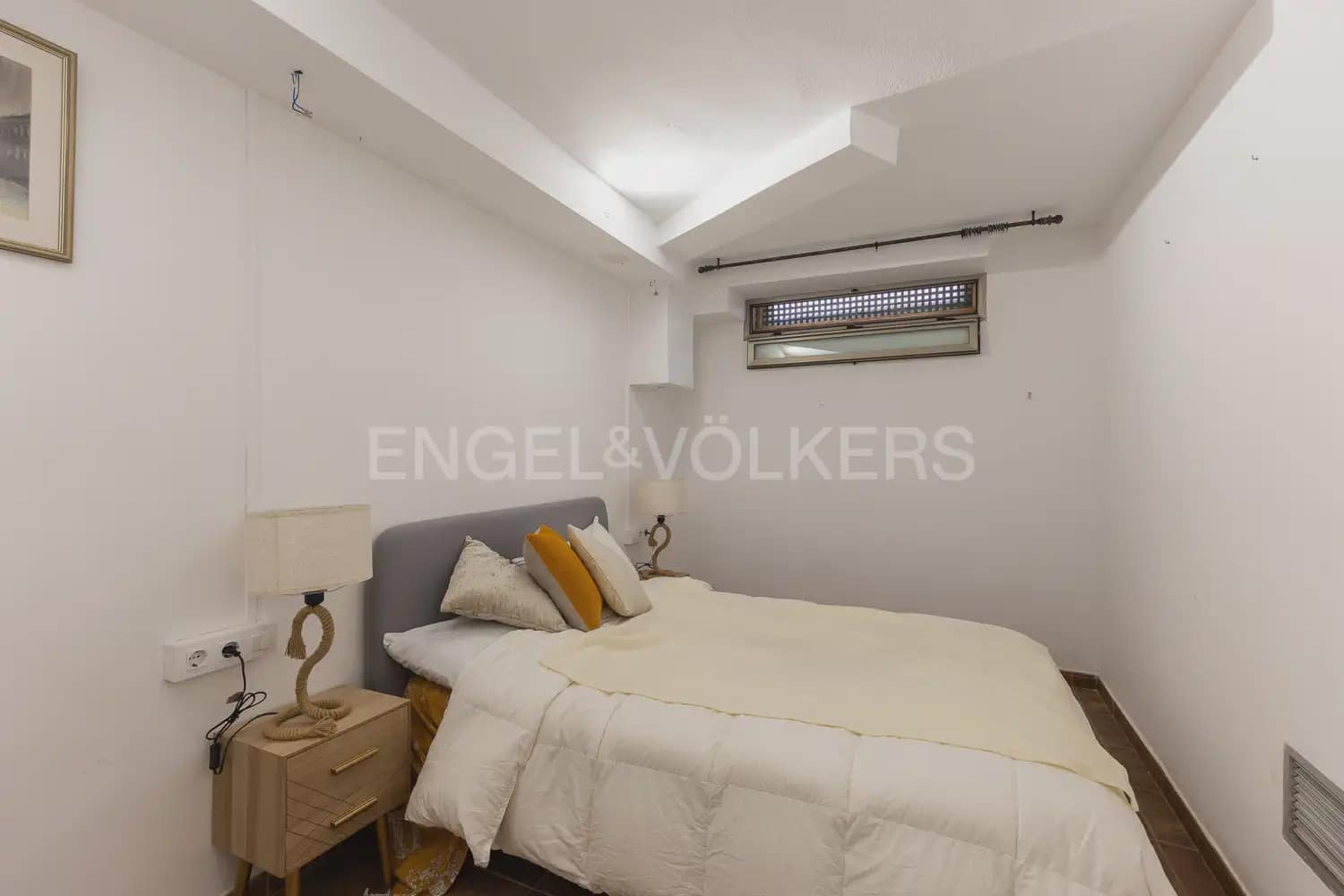 5 bedroom Villa for rent in Olocau with pool garage - € 4,000 (Ref: 9898128)