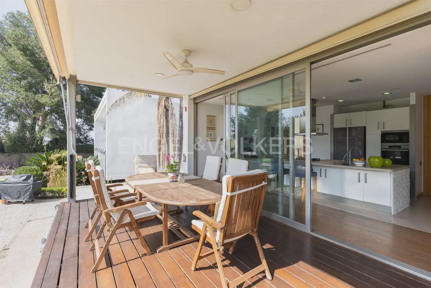 5 bedroom Villa for rent in Olocau with pool garage - € 4,000 (Ref: 9898128)