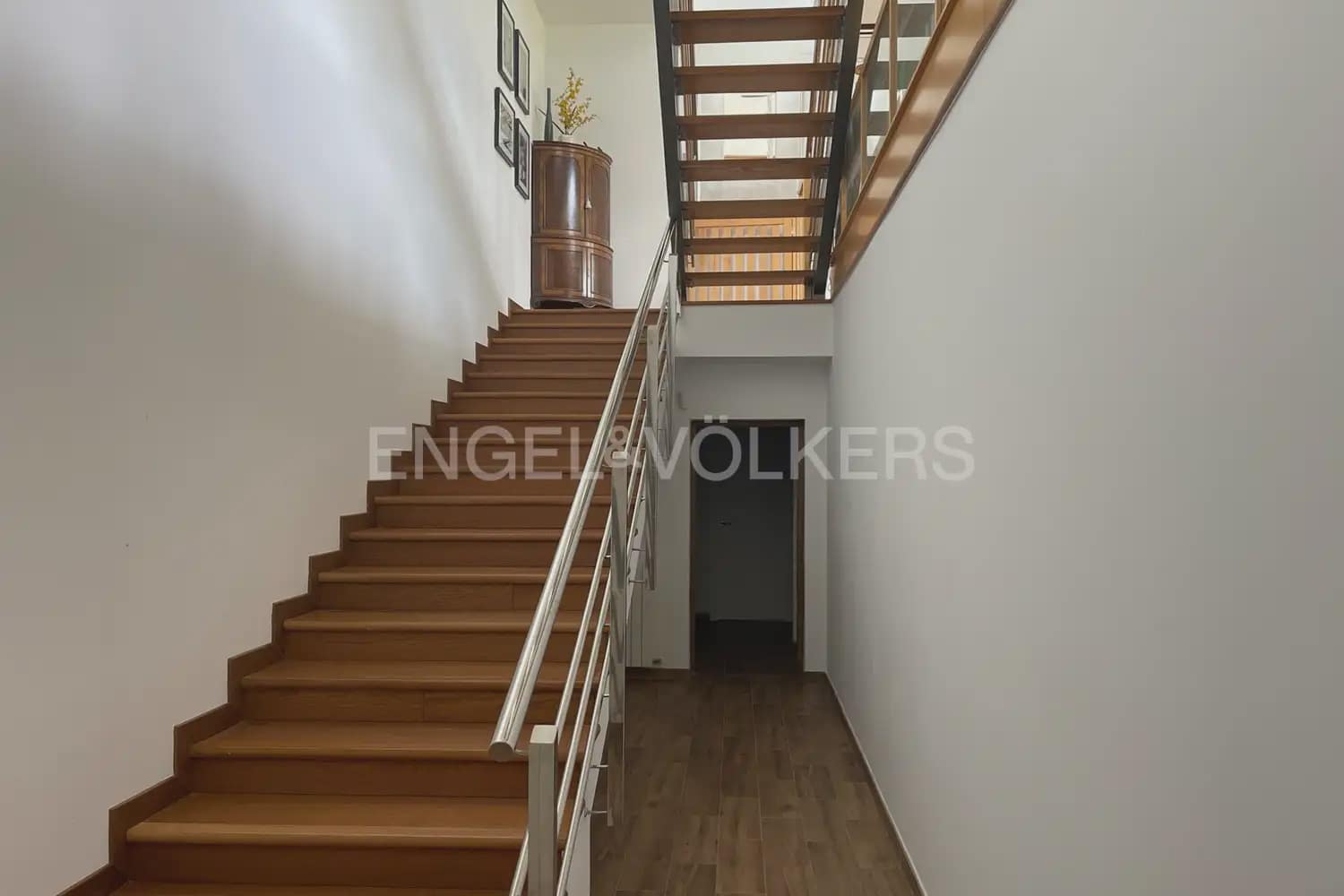 5 bedroom Villa for rent in Olocau with pool garage - € 4,000 (Ref: 9898128)