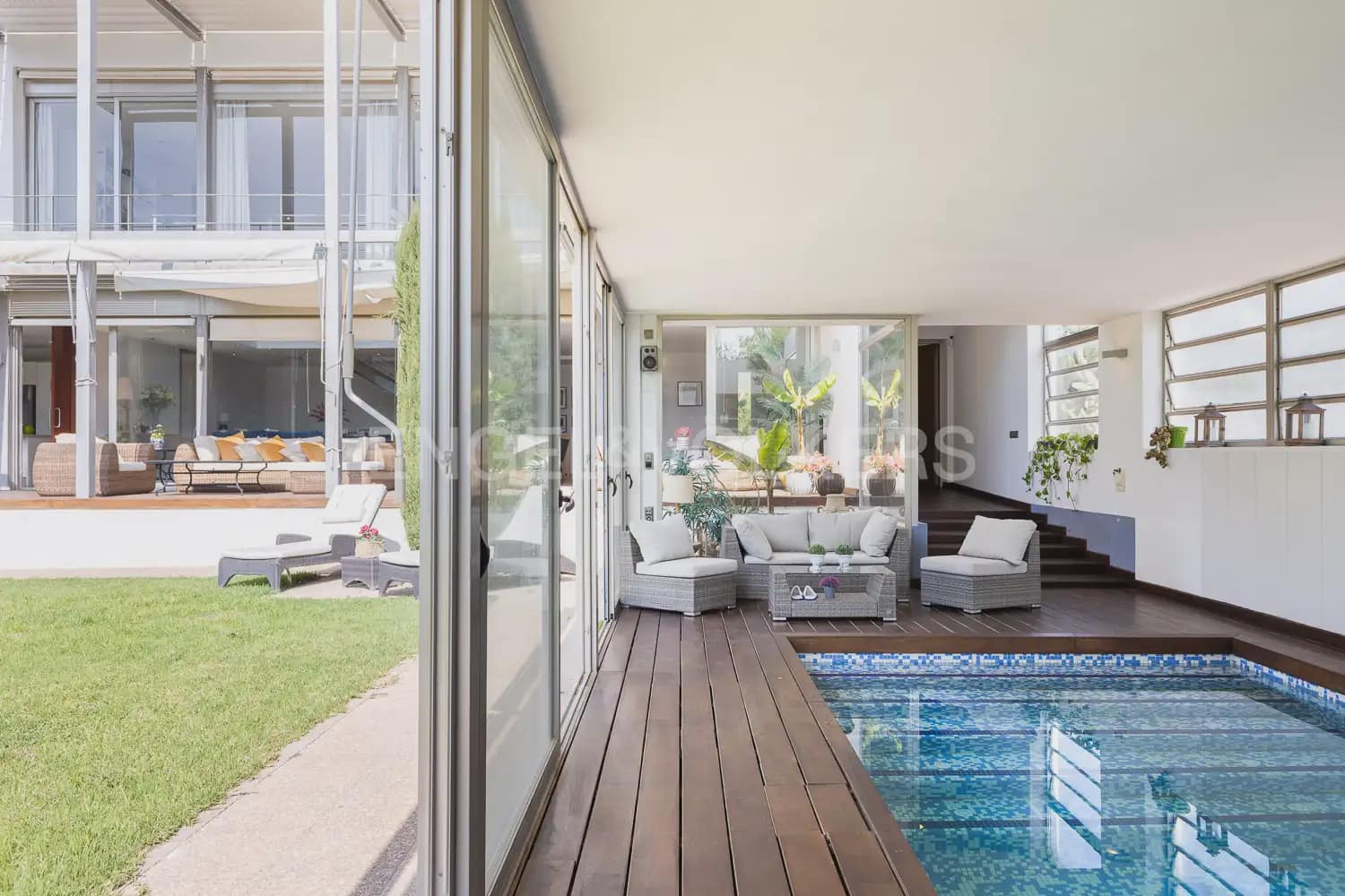 5 bedroom Villa for rent in Olocau with pool garage - € 4,000 (Ref: 9898128)