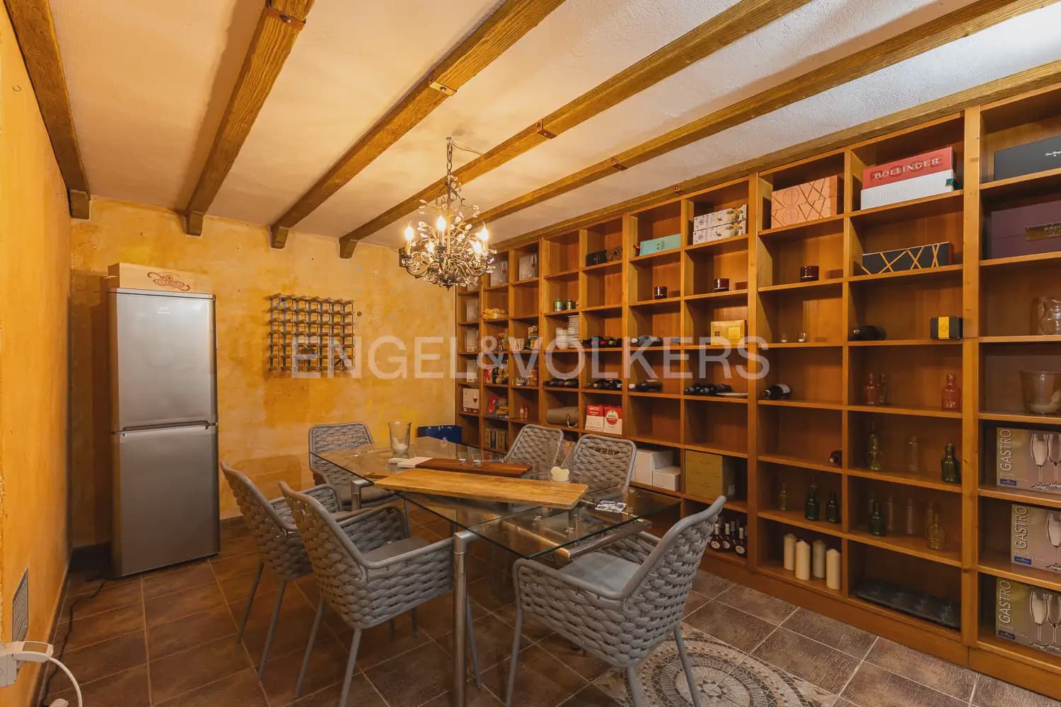 5 bedroom Villa for rent in Olocau with pool garage - € 4,000 (Ref: 9898128)