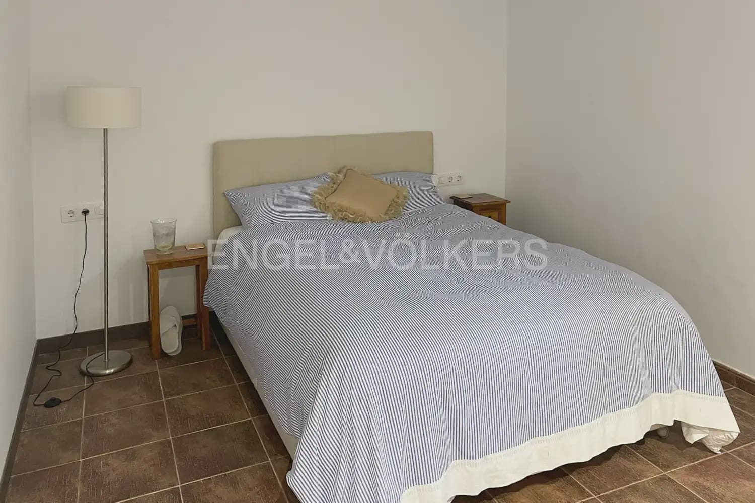 5 bedroom Villa for rent in Olocau with pool garage - € 4,000 (Ref: 9898128)