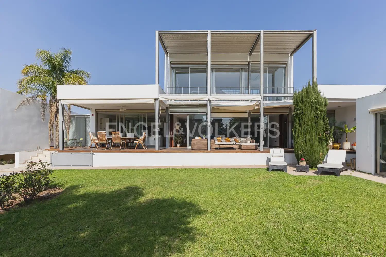 5 bedroom Villa for rent in Olocau with pool garage - € 4,000 (Ref: 9898128)