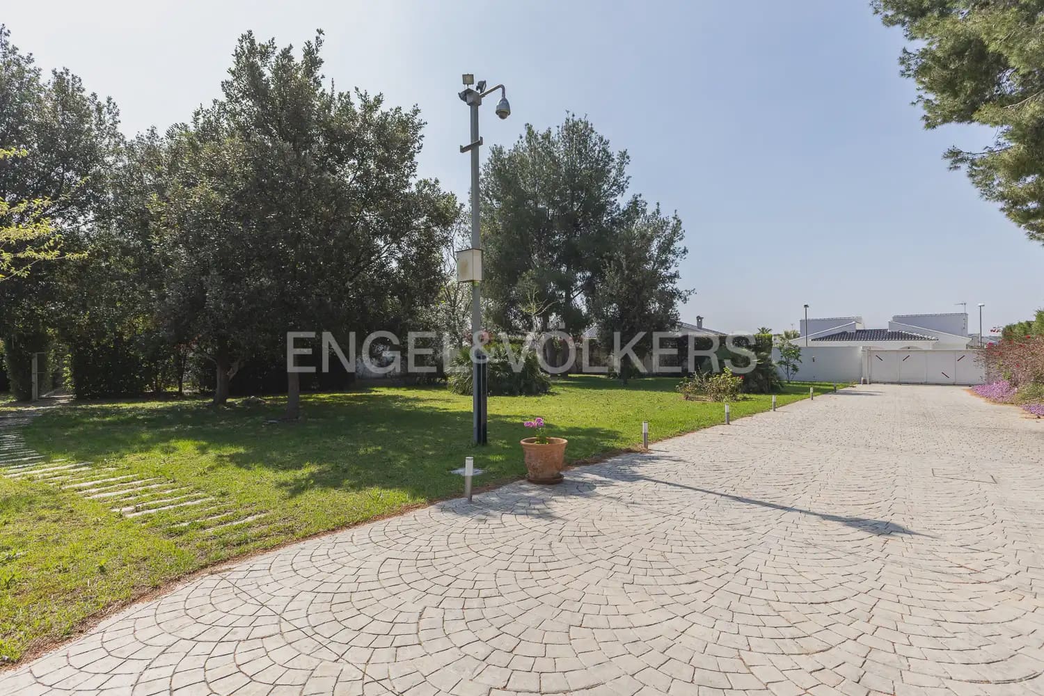 5 bedroom Villa for rent in Olocau with pool garage - € 4,000 (Ref: 9898128)