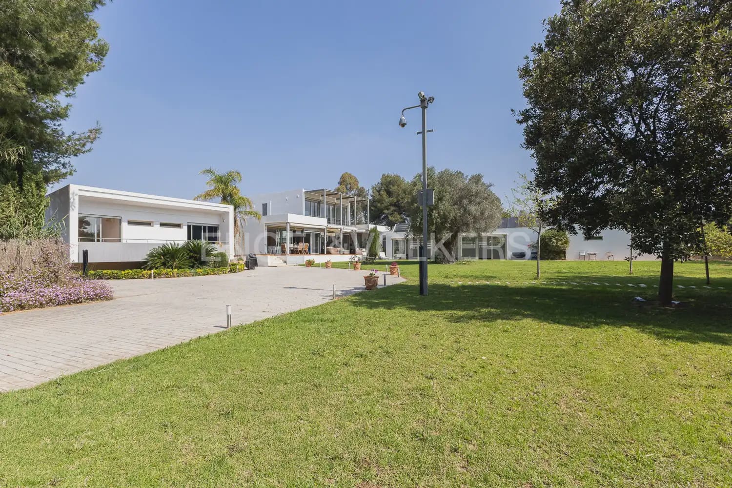 5 bedroom Villa for rent in Olocau with pool garage - € 4,000 (Ref: 9898128)