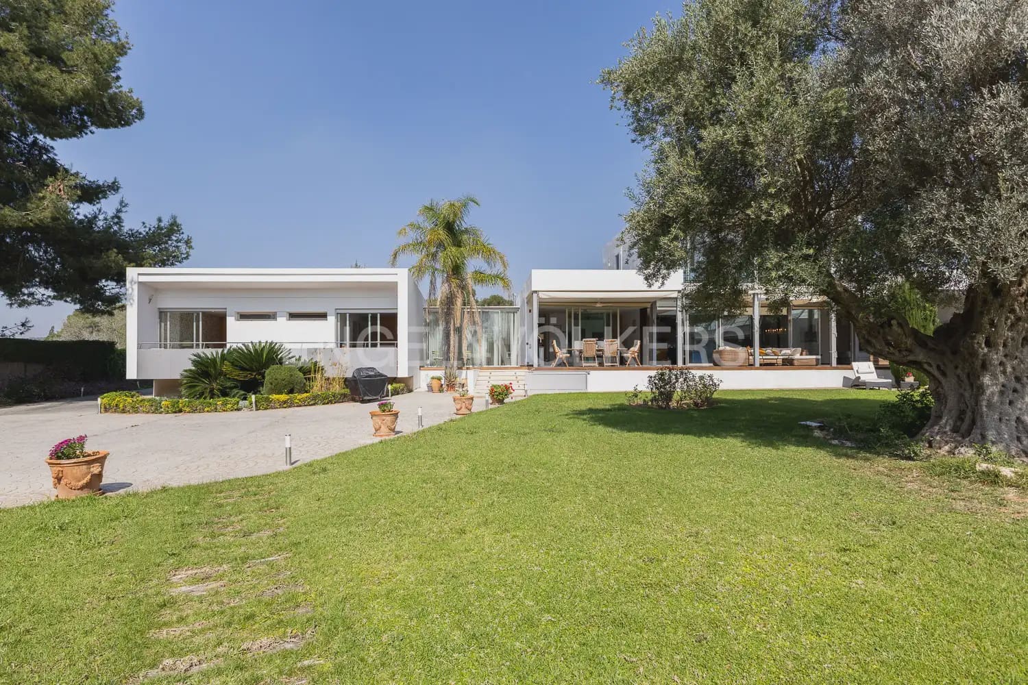 5 bedroom Villa for rent in Olocau with pool garage - € 4,000 (Ref: 9898128)