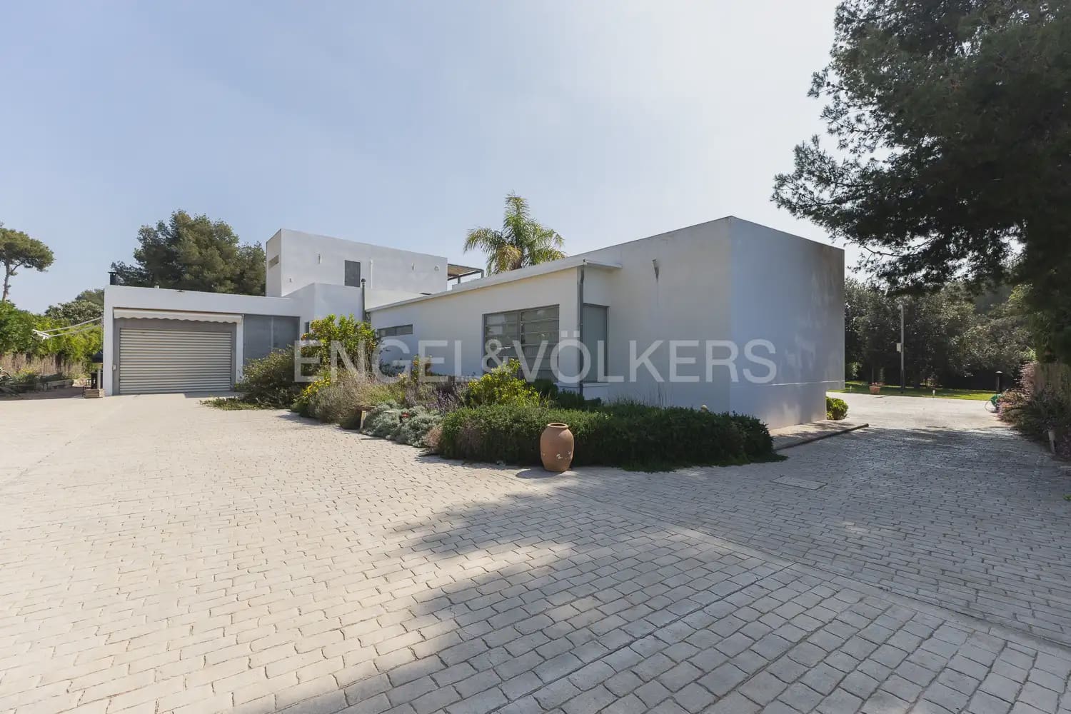 5 bedroom Villa for rent in Olocau with pool garage - € 4,000 (Ref: 9898128)