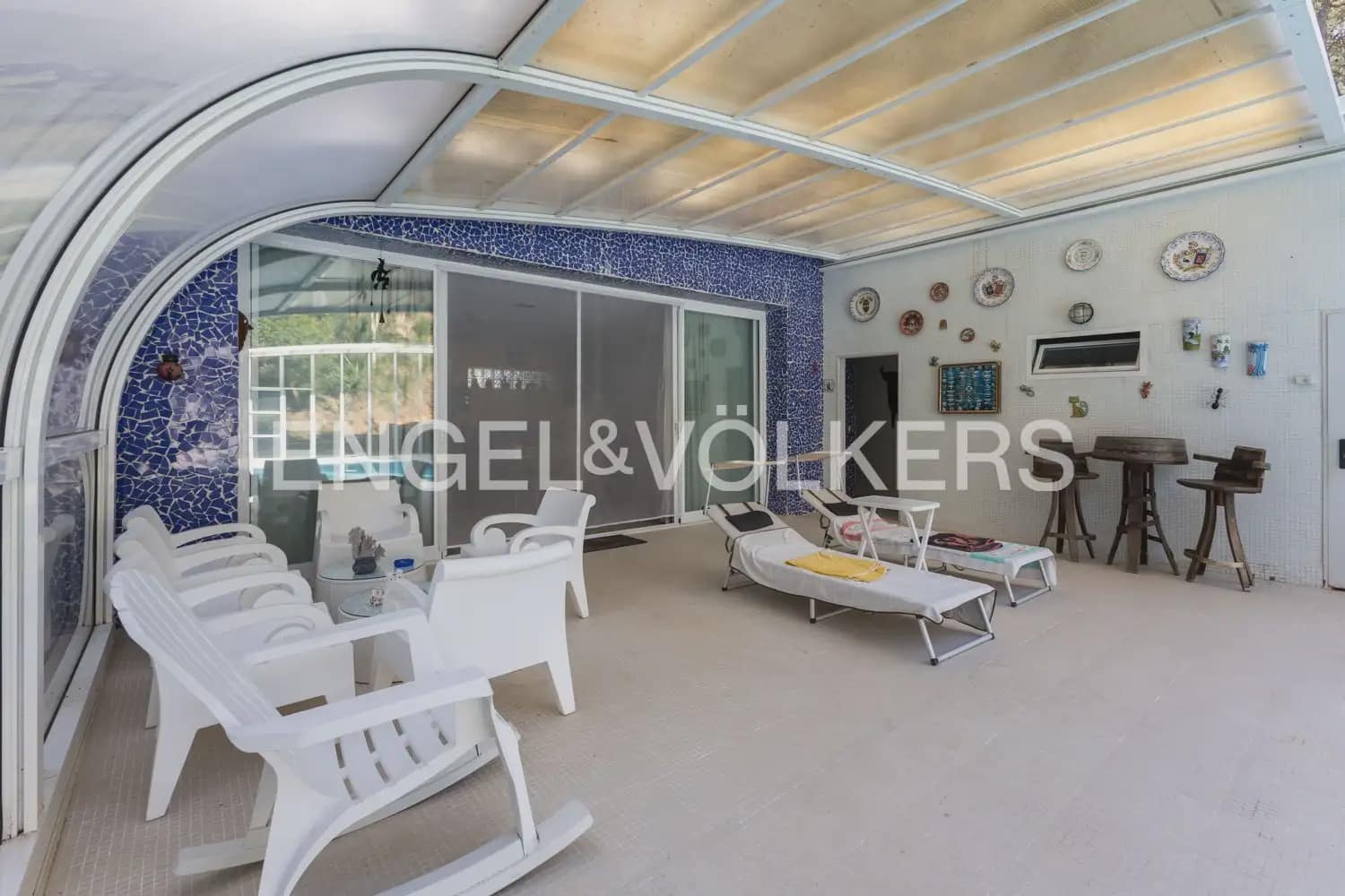4 bedroom Villa for sale in Gilet with pool garage - € 699,000 (Ref: 9898129)