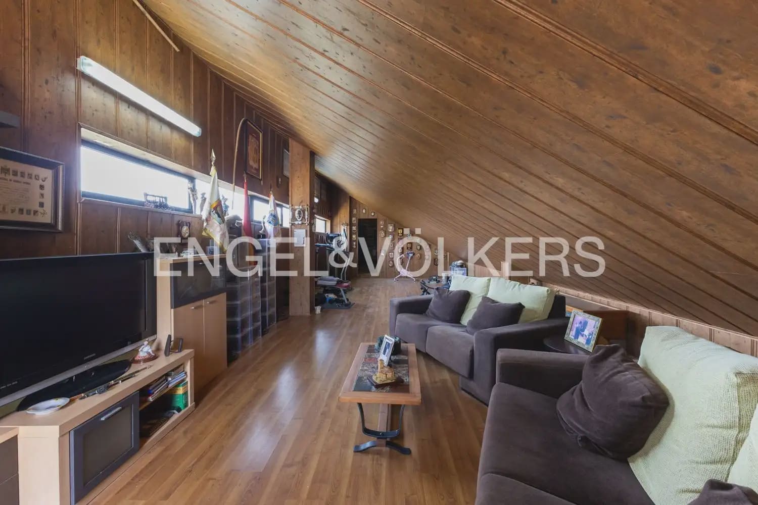 4 bedroom Villa for sale in Gilet with pool garage - € 699,000 (Ref: 9898129)