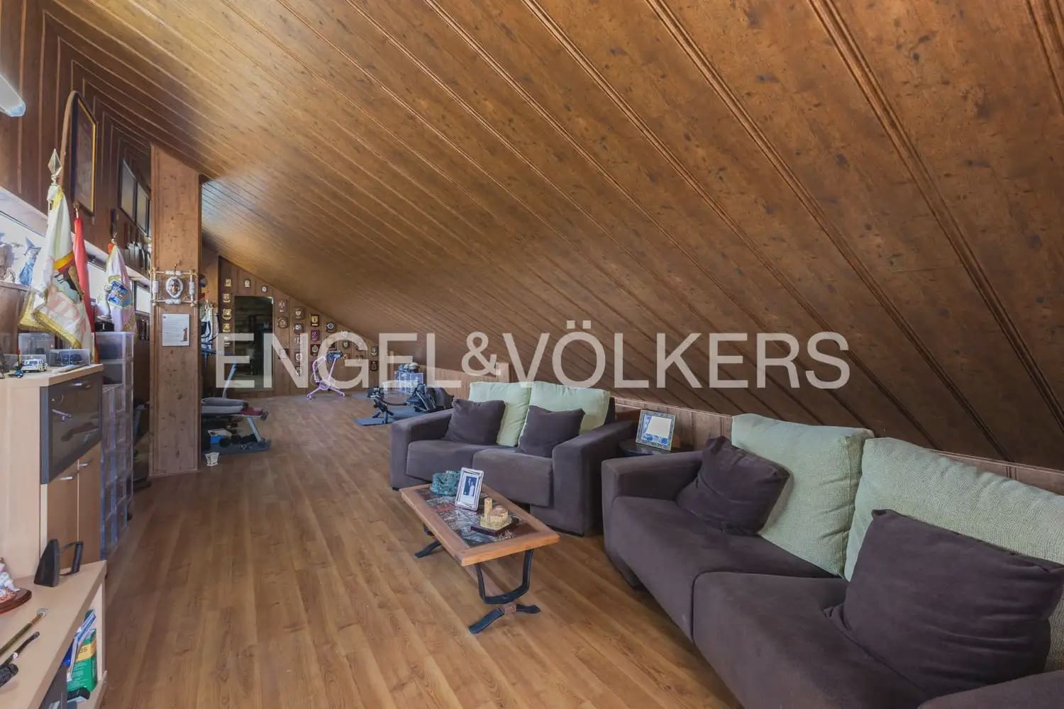 4 bedroom Villa for sale in Gilet with pool garage - € 699,000 (Ref: 9898129)