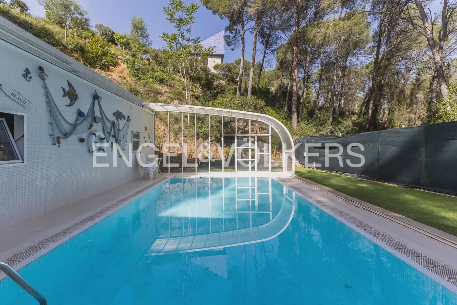 4 bedroom Villa for sale in Gilet with pool garage - € 699,000 (Ref: 9898129)