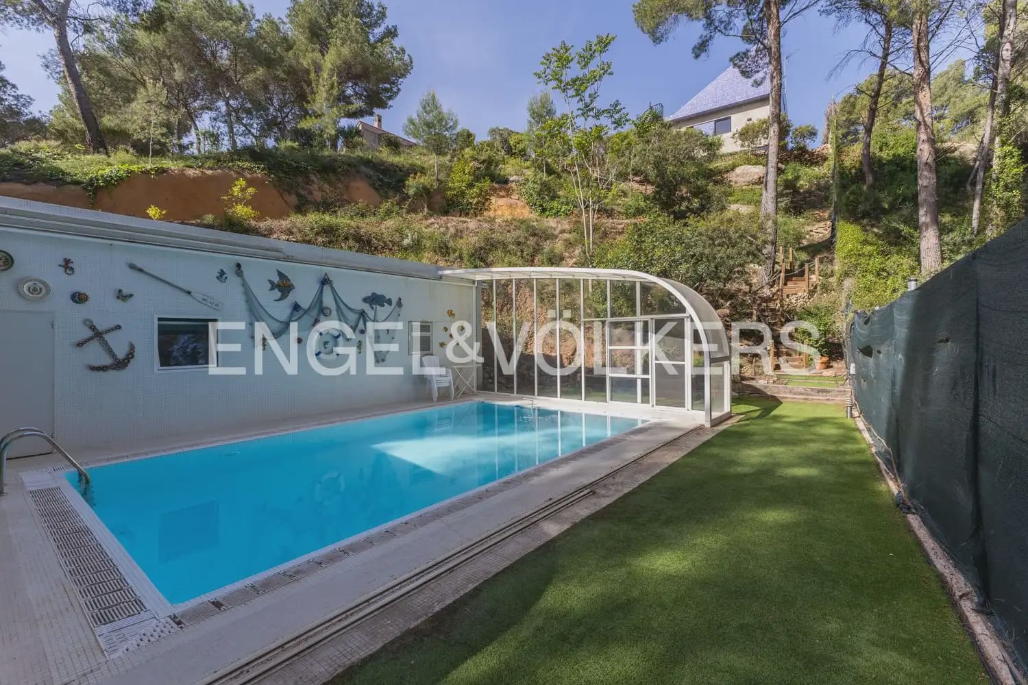 4 bedroom Villa for sale in Gilet with pool garage - € 699,000 (Ref: 9898129)