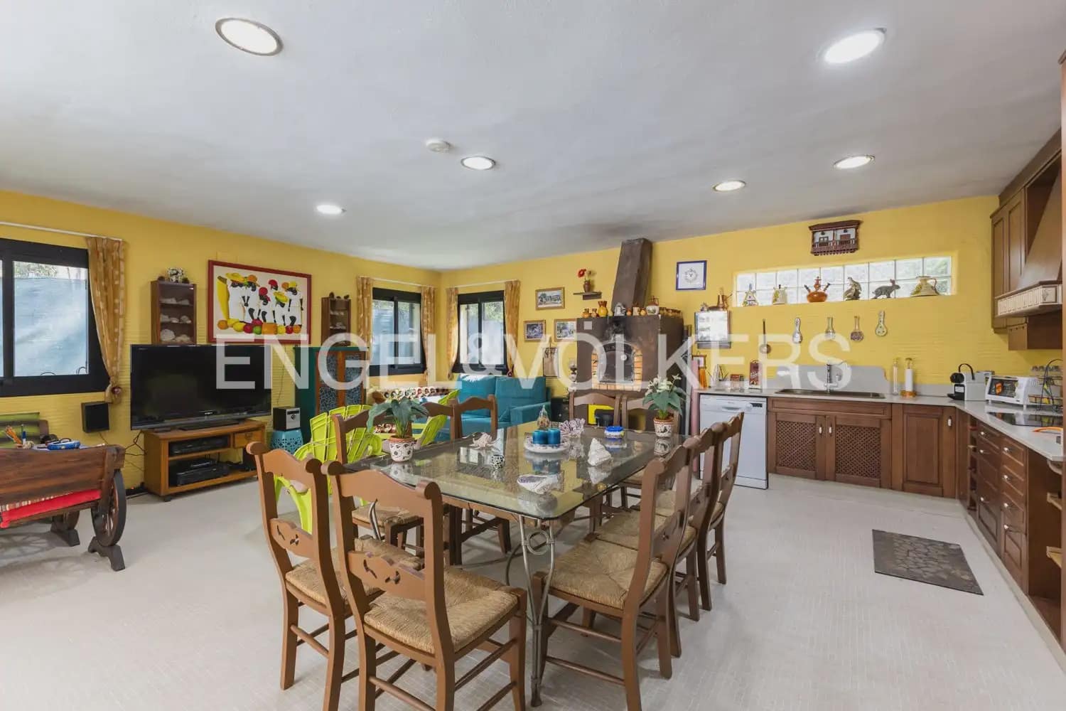 4 bedroom Villa for sale in Gilet with pool garage - € 699,000 (Ref: 9898129)