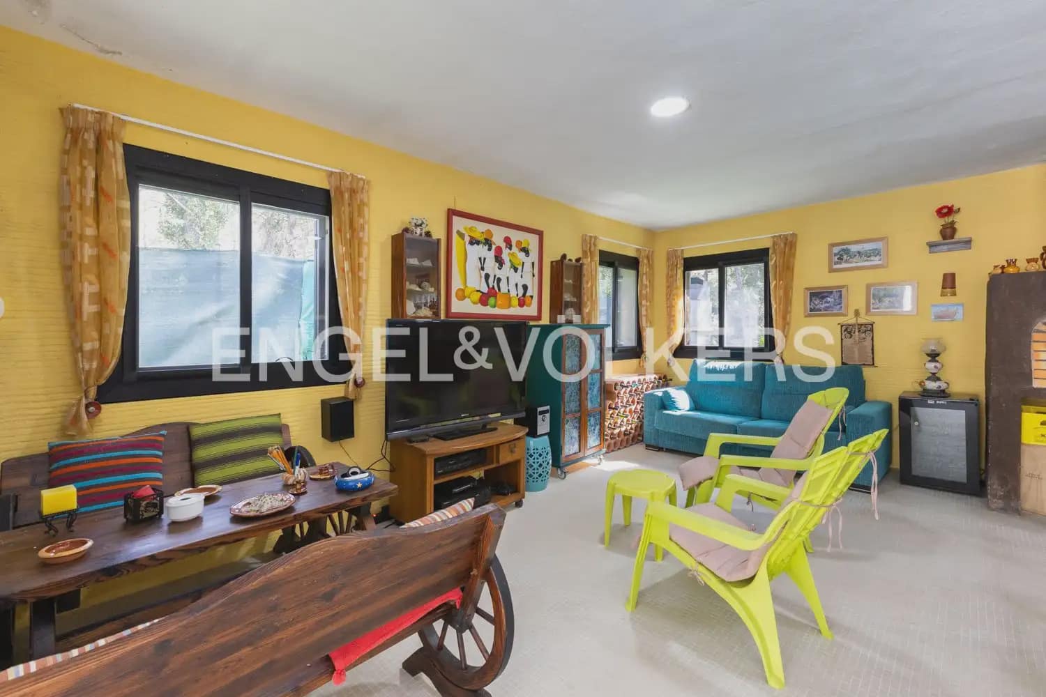 4 bedroom Villa for sale in Gilet with pool garage - € 699,000 (Ref: 9898129)