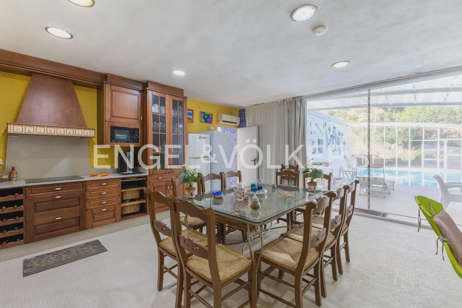 4 bedroom Villa for sale in Gilet with pool garage - € 699,000 (Ref: 9898129)