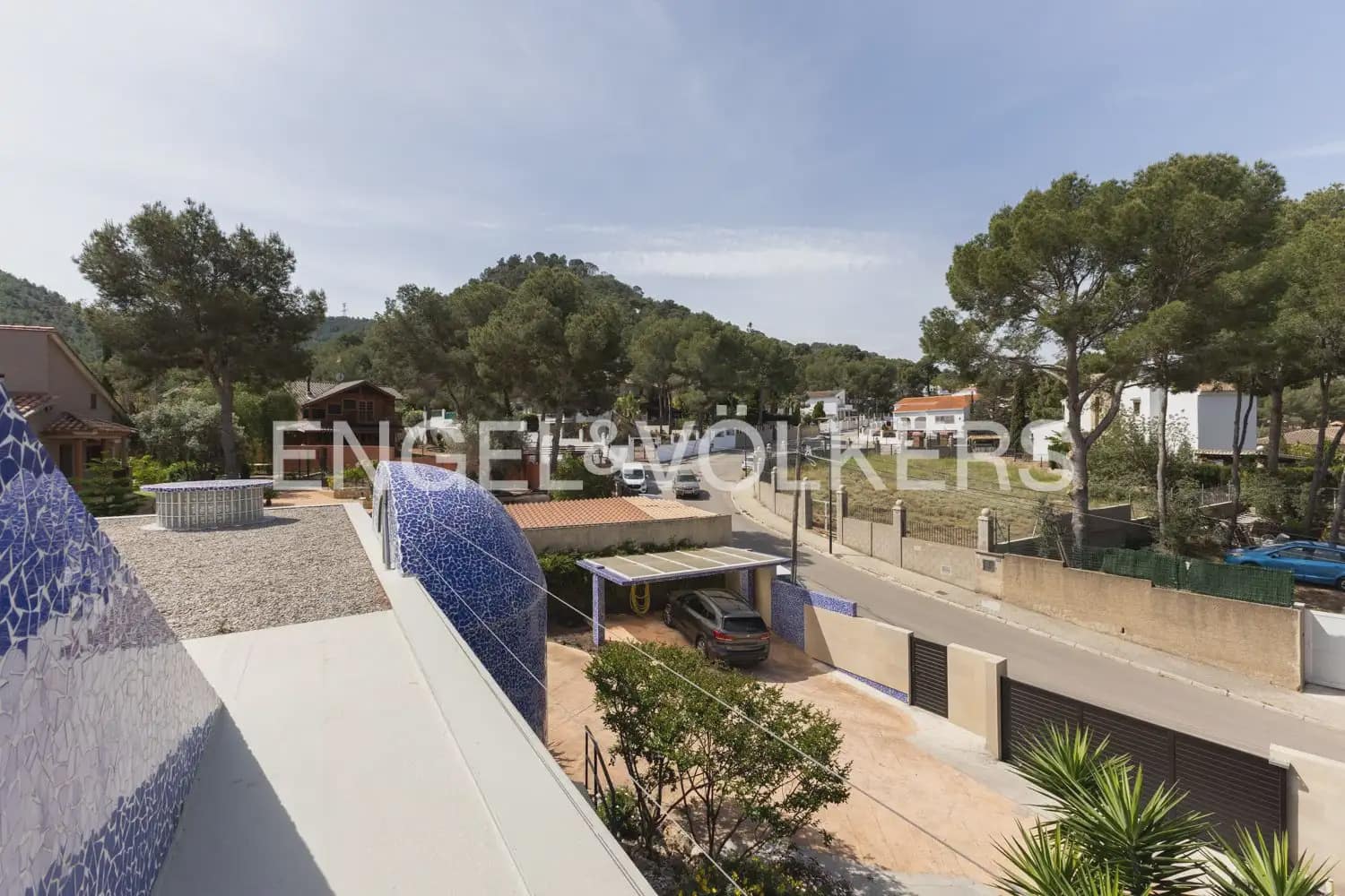 4 bedroom Villa for sale in Gilet with pool garage - € 699,000 (Ref: 9898129)