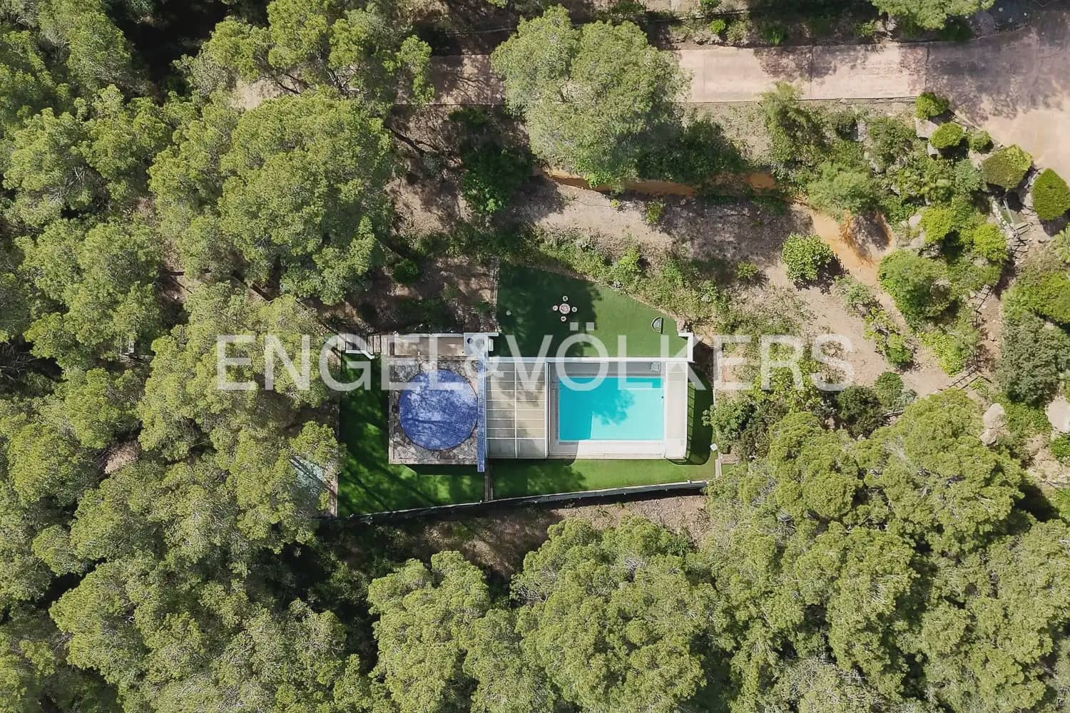 4 bedroom Villa for sale in Gilet with pool garage - € 699,000 (Ref: 9898129)