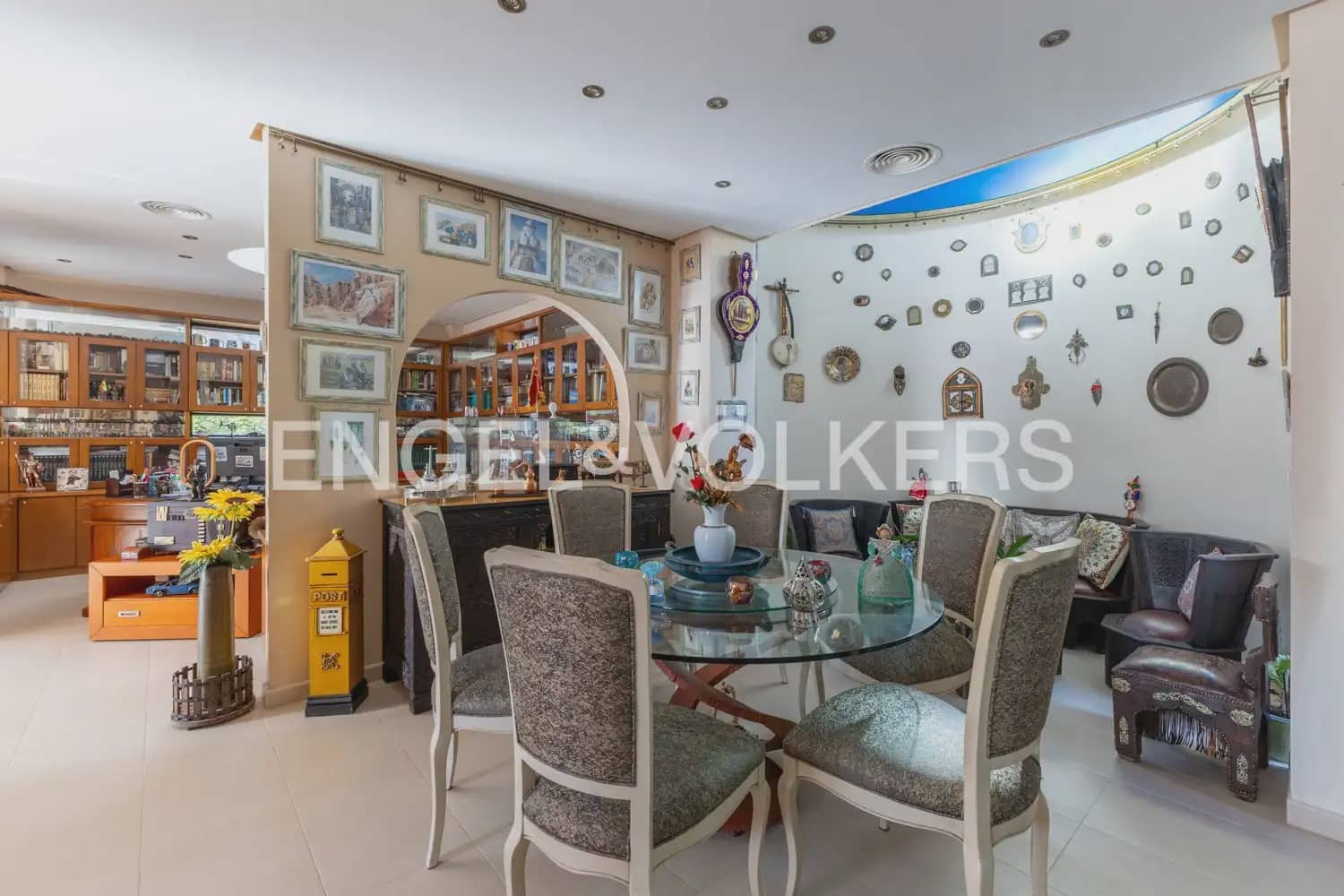 4 bedroom Villa for sale in Gilet with pool garage - € 699,000 (Ref: 9898129)