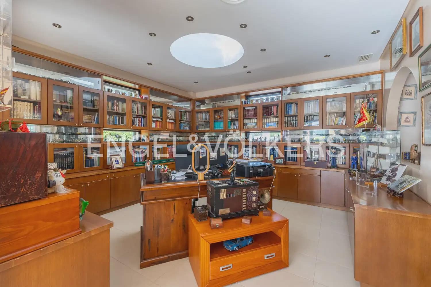 4 bedroom Villa for sale in Gilet with pool garage - € 699,000 (Ref: 9898129)