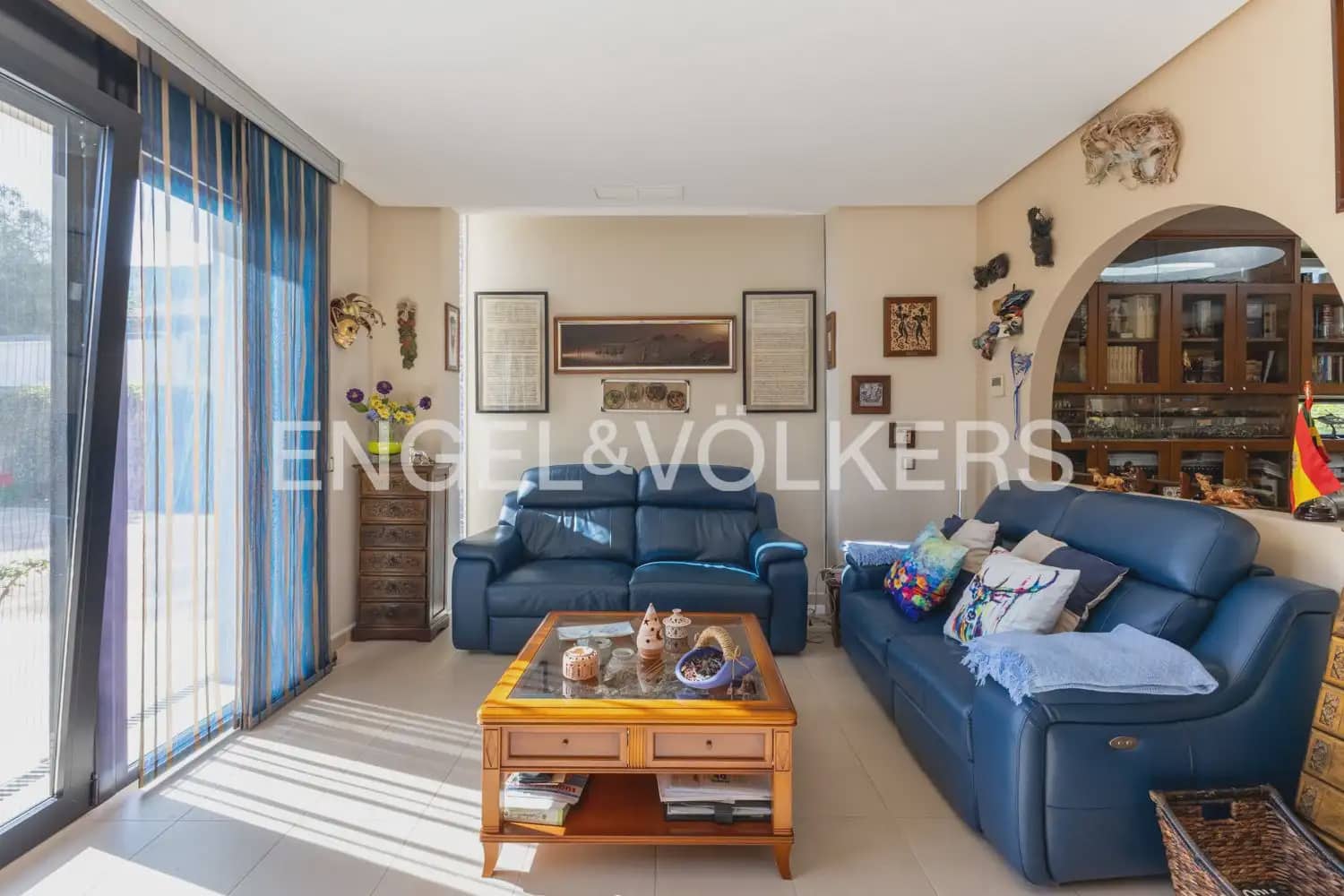 4 bedroom Villa for sale in Gilet with pool garage - € 699,000 (Ref: 9898129)