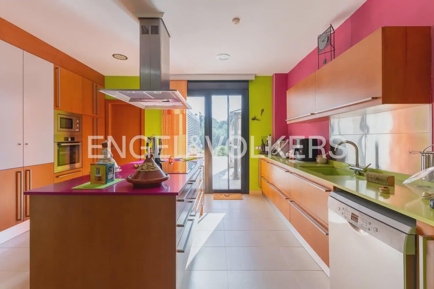 4 bedroom Villa for sale in Gilet with pool garage - € 699,000 (Ref: 9898129)