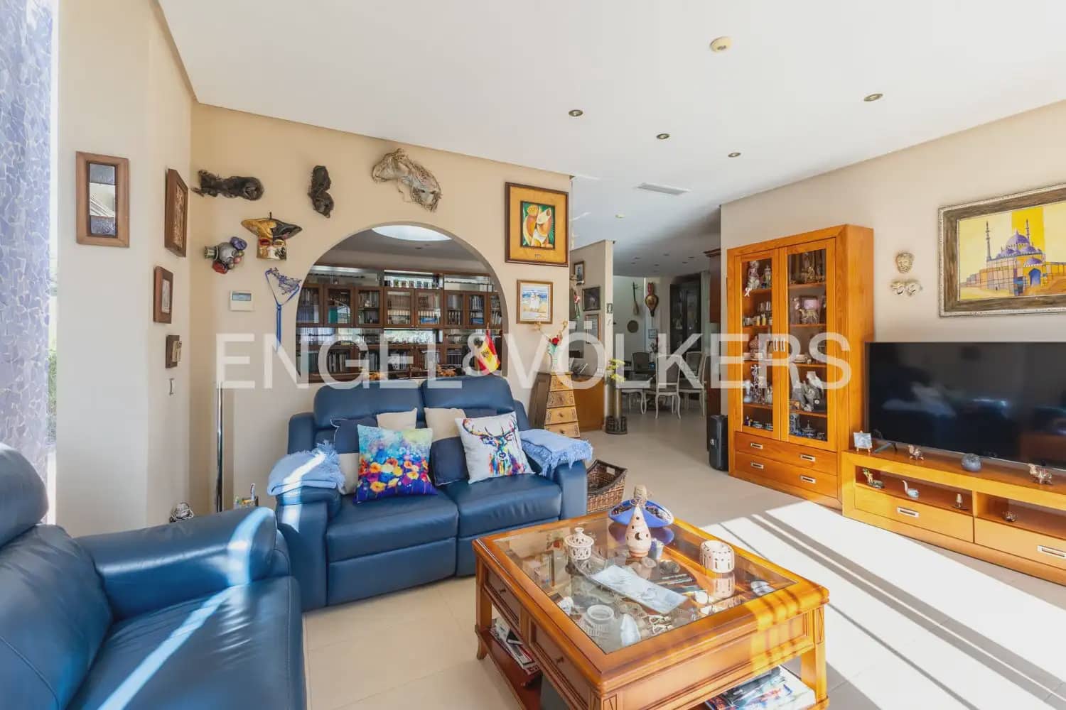 4 bedroom Villa for sale in Gilet with pool garage - € 699,000 (Ref: 9898129)