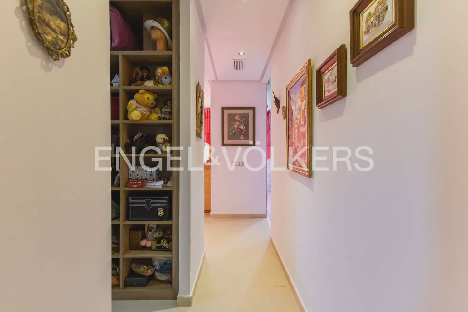 4 bedroom Villa for sale in Gilet with pool garage - € 699,000 (Ref: 9898129)