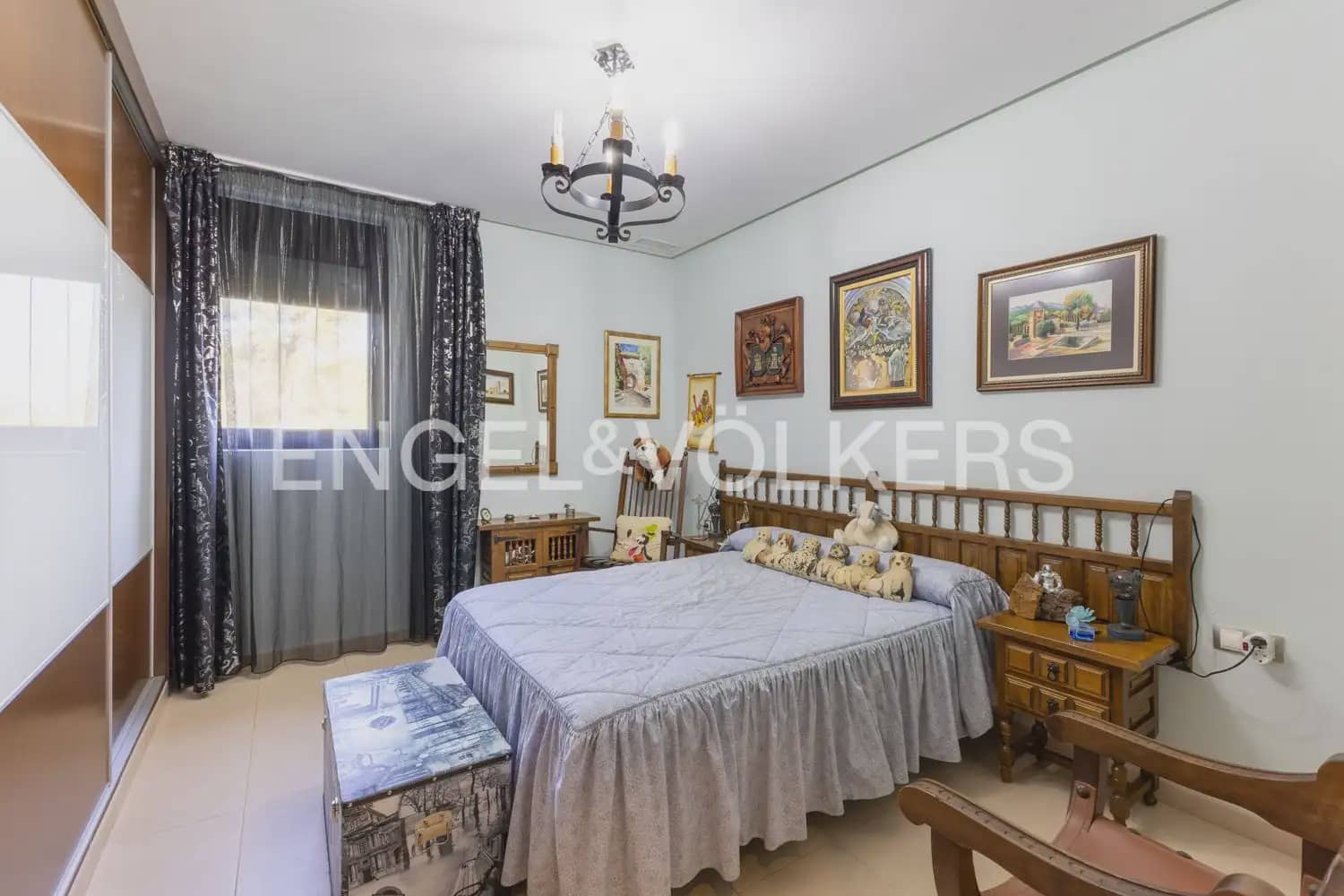 4 bedroom Villa for sale in Gilet with pool garage - € 699,000 (Ref: 9898129)