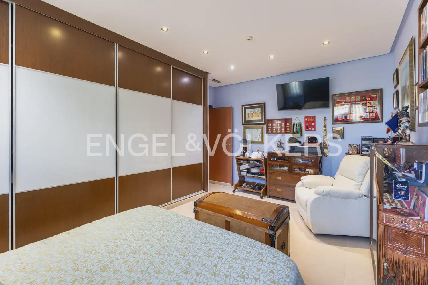 4 bedroom Villa for sale in Gilet with pool garage - € 699,000 (Ref: 9898129)