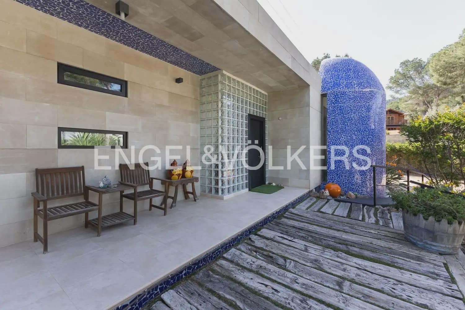 4 bedroom Villa for sale in Gilet with pool garage - € 699,000 (Ref: 9898129)