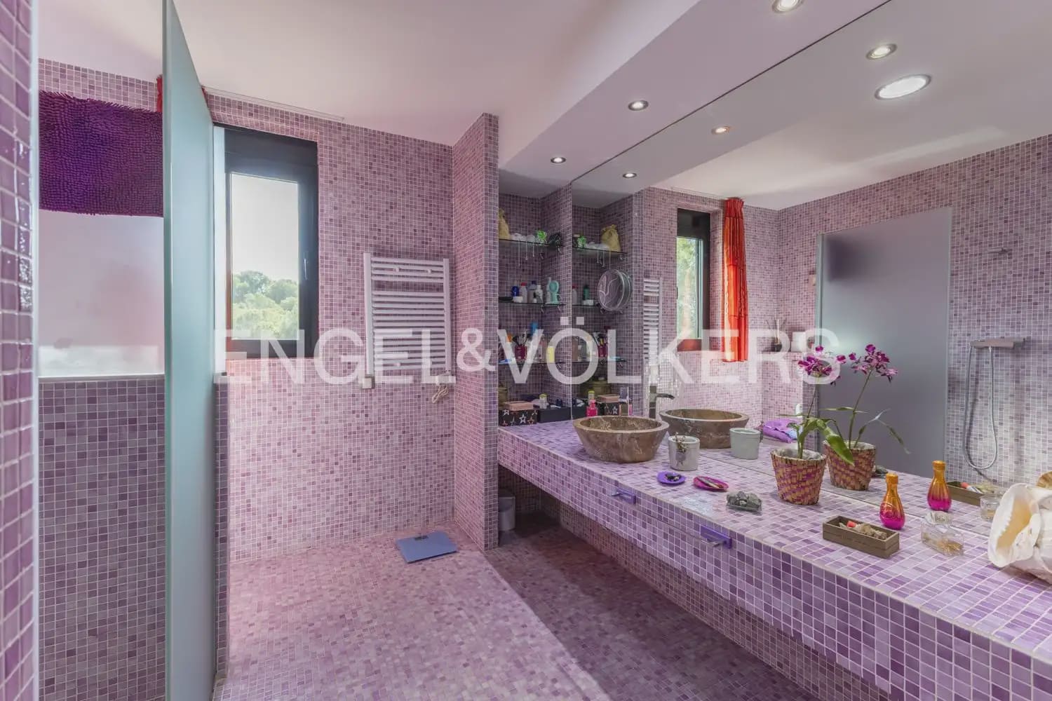 4 bedroom Villa for sale in Gilet with pool garage - € 699,000 (Ref: 9898129)