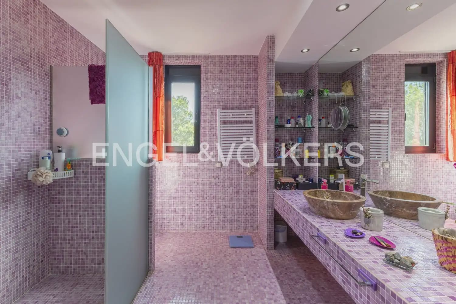 4 bedroom Villa for sale in Gilet with pool garage - € 699,000 (Ref: 9898129)