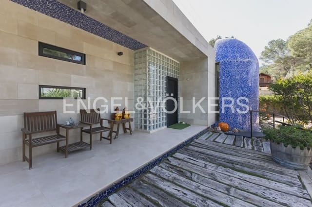 4 bedroom Villa for sale in Gilet with pool garage - € 699,000 (Ref: 9898129)