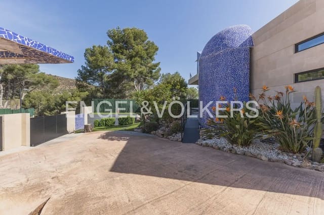 4 bedroom Villa for sale in Gilet with pool garage - € 699,000 (Ref: 9898129)
