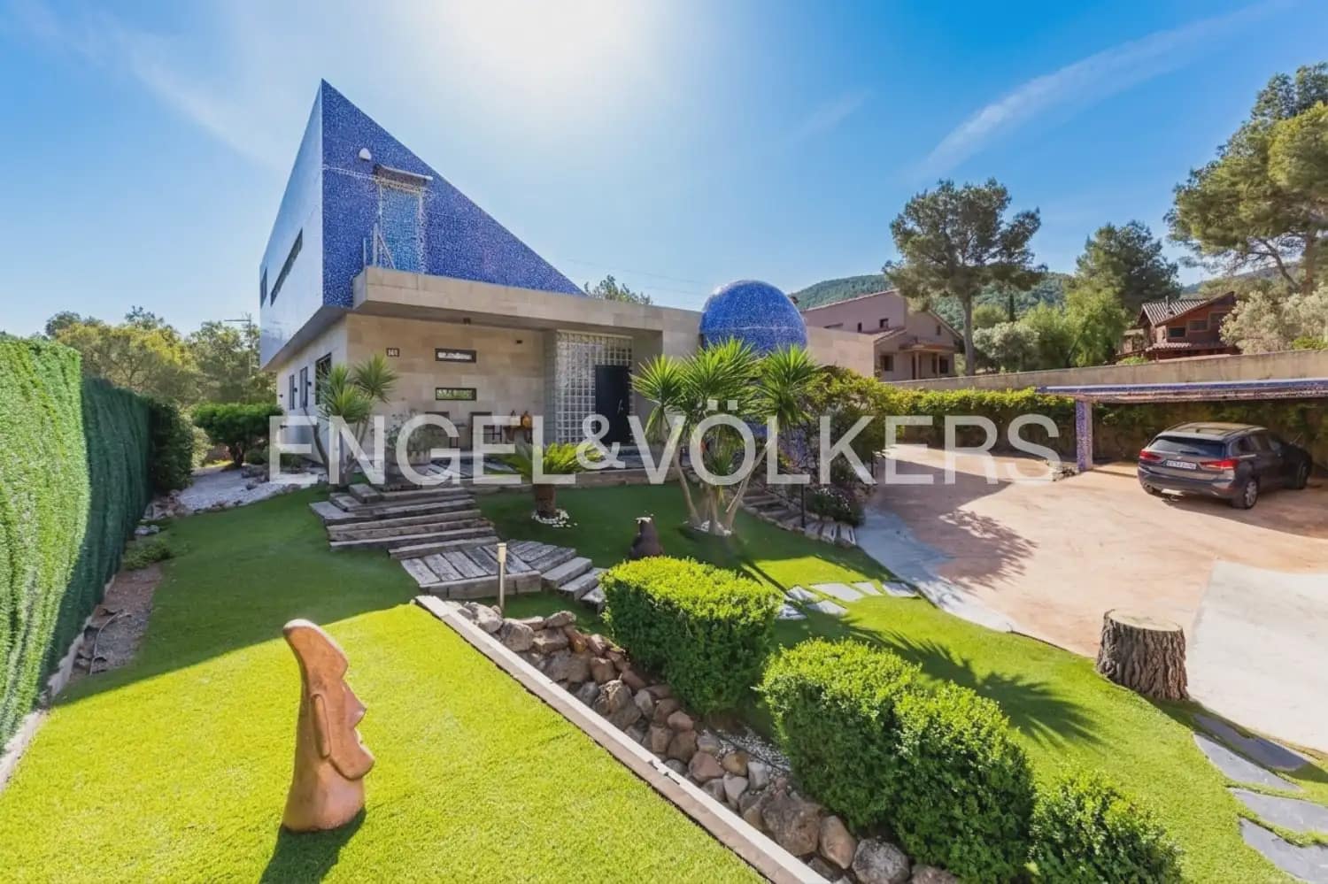 4 bedroom Villa for sale in Gilet with pool garage - € 699,000 (Ref: 9898129)