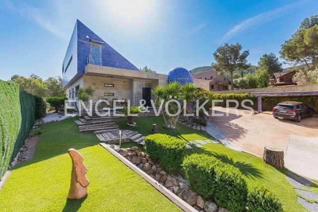 4 bedroom Villa for sale in Gilet with pool garage - € 699,000 (Ref: 9898129)